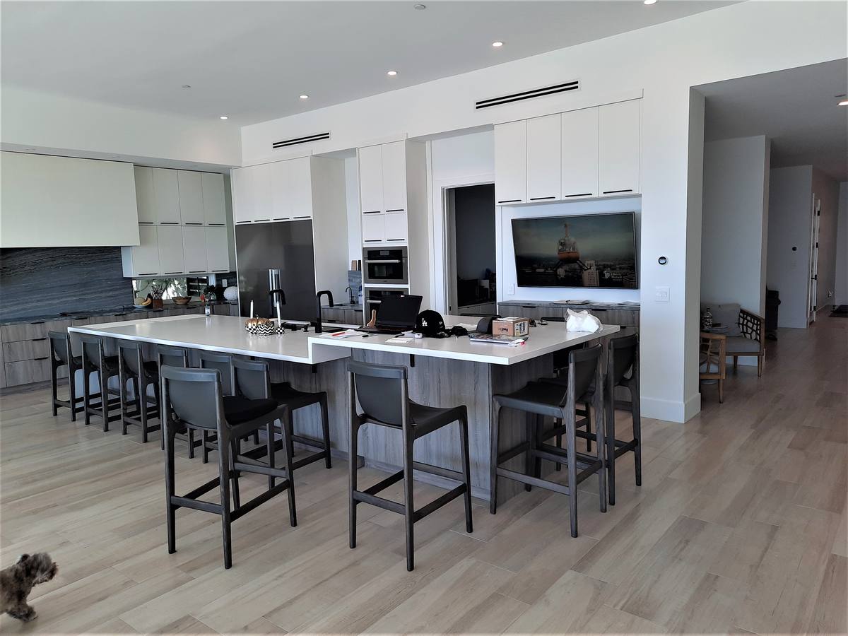 Contemporary Oceanfront Residence — detail 10