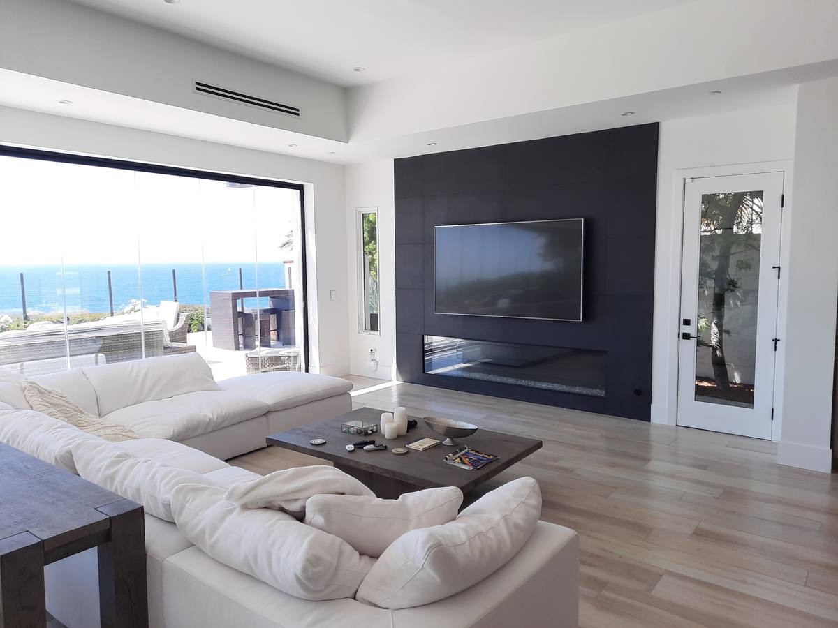 Contemporary Oceanfront Residence — detail 7