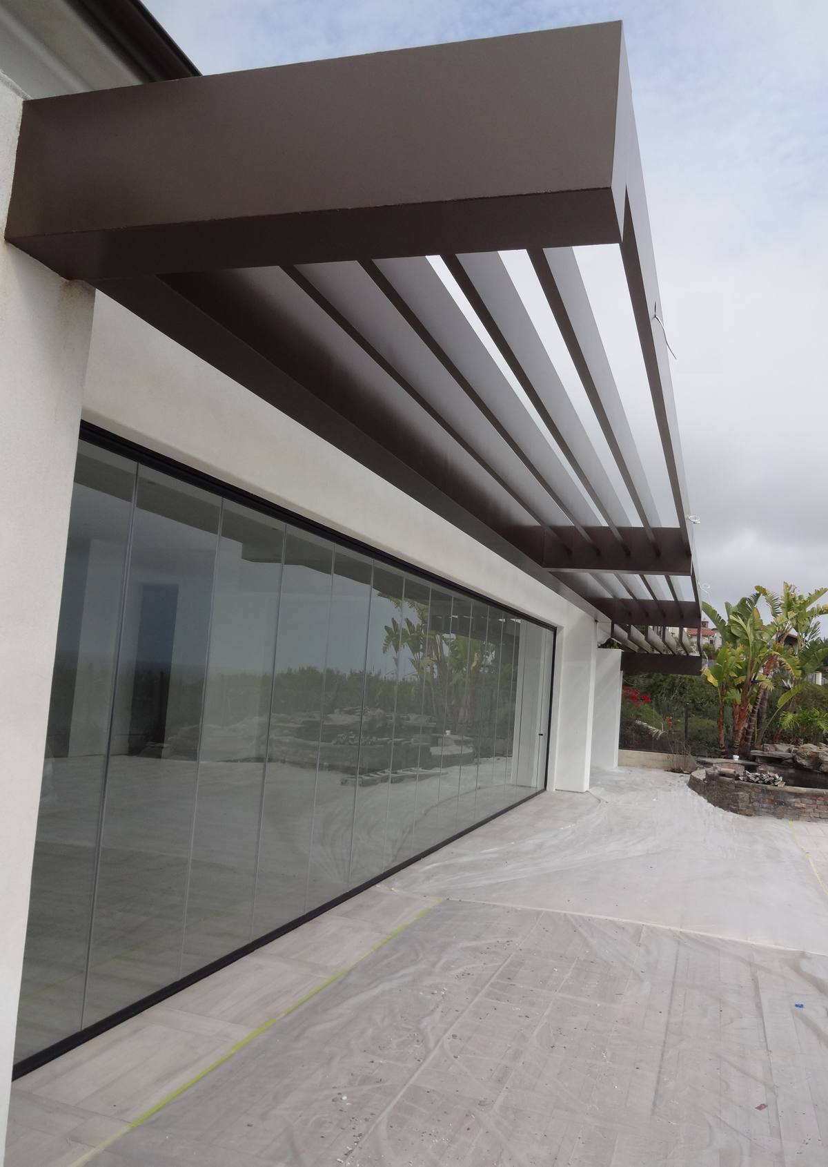 Contemporary Oceanfront Residence — detail 2