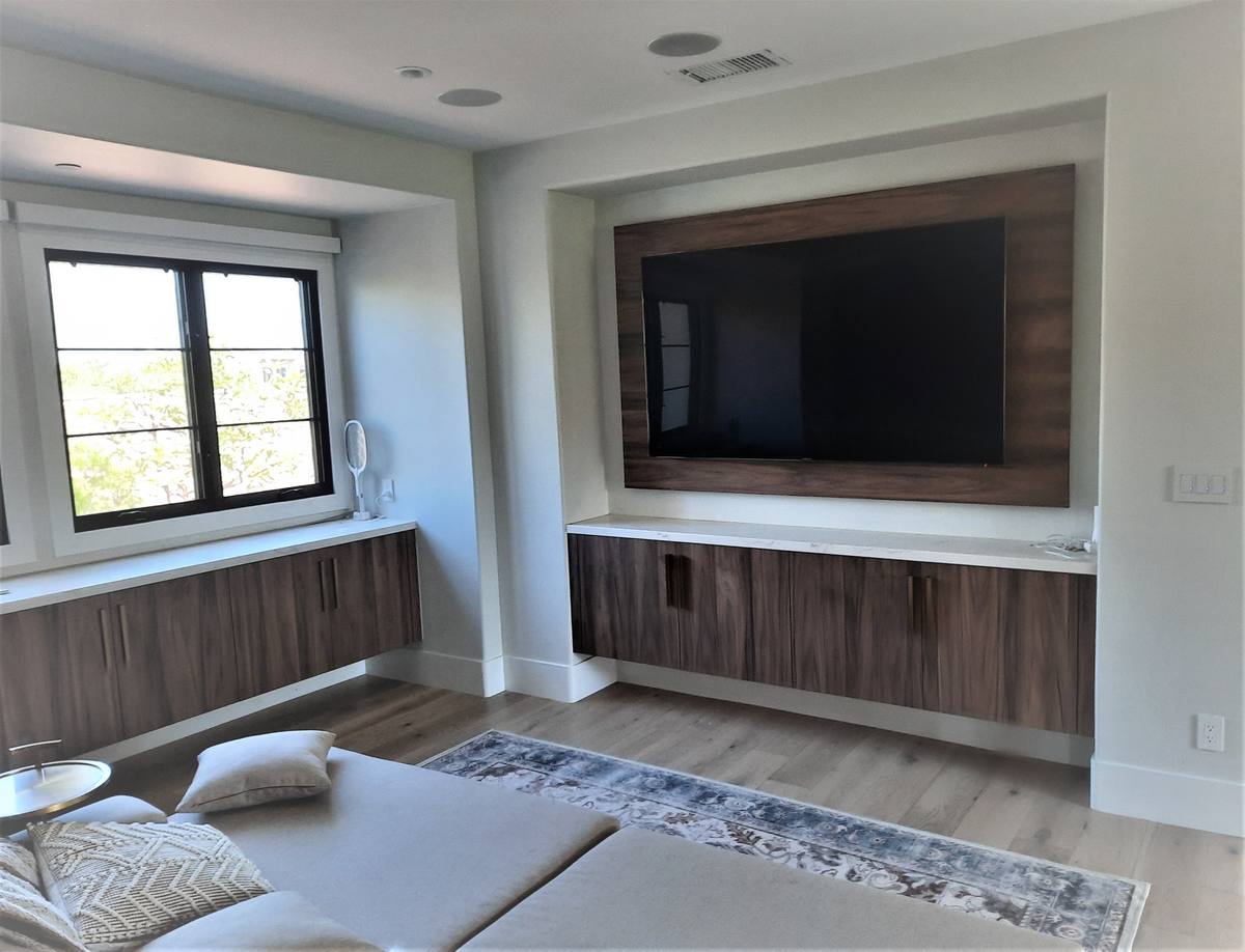 Traditional Custom Residence — detail 12