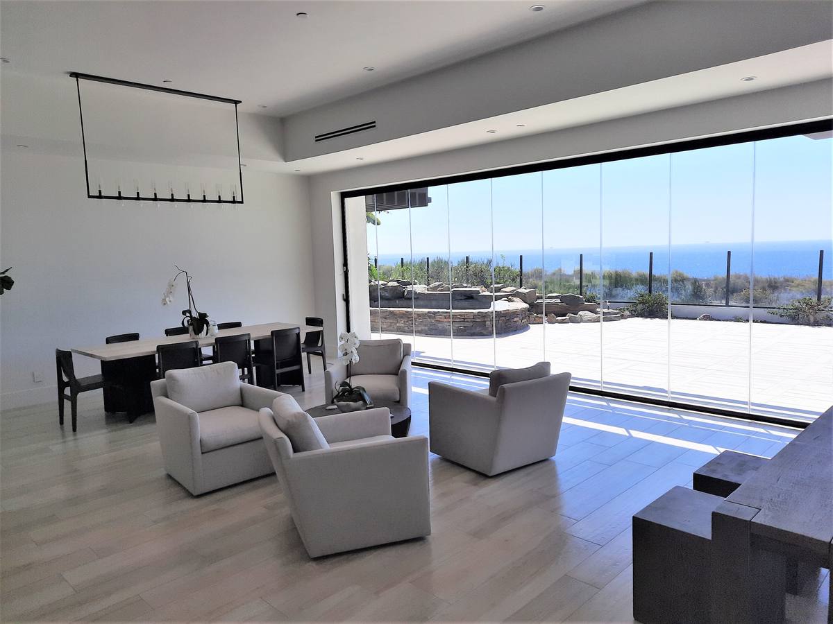 Contemporary Oceanfront Residence — detail 6