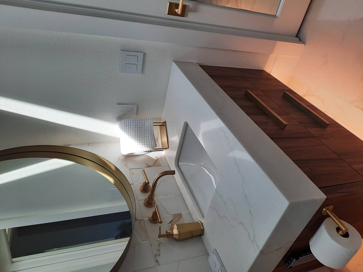 Traditional Custom Residence — detail 10